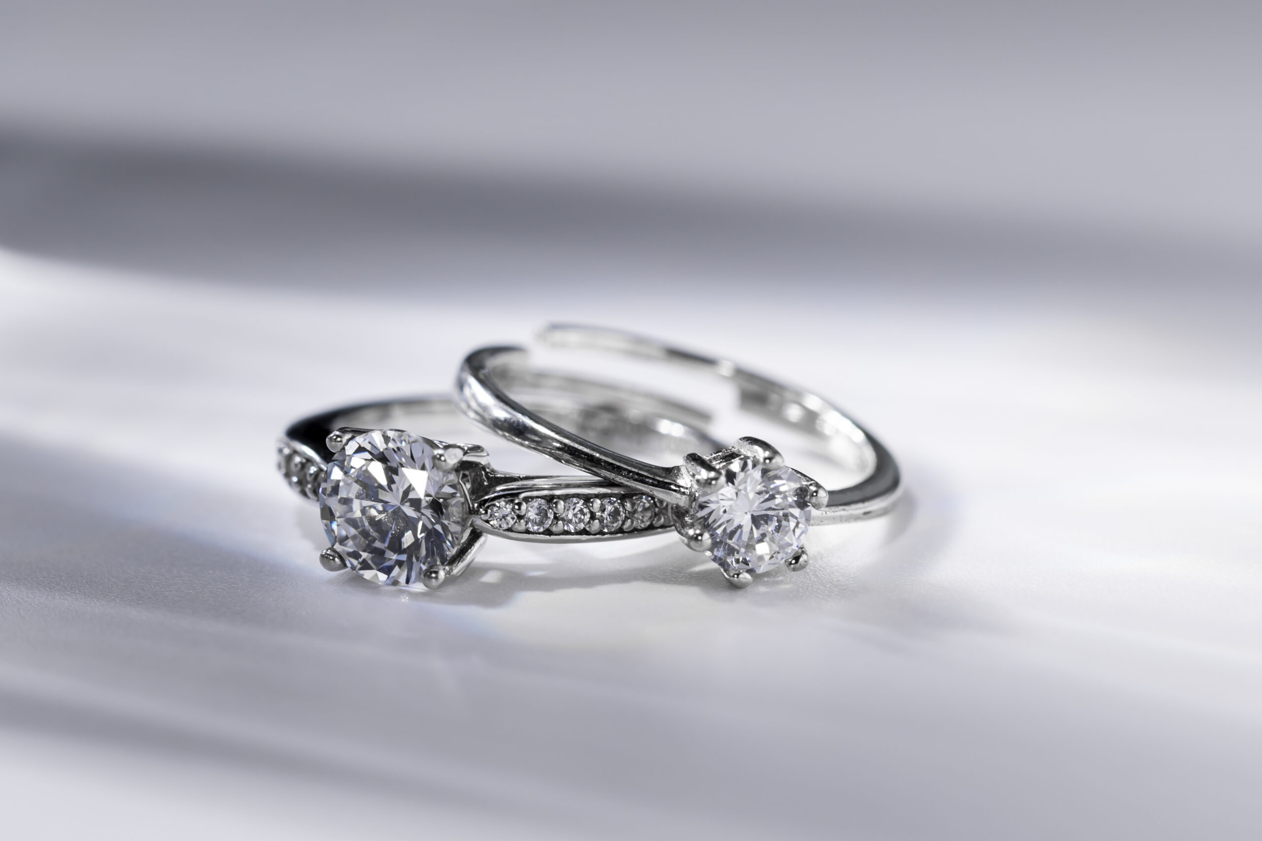Silberring mit Diamant-Optik – eleganter Schmuck für besondere Anlässe.